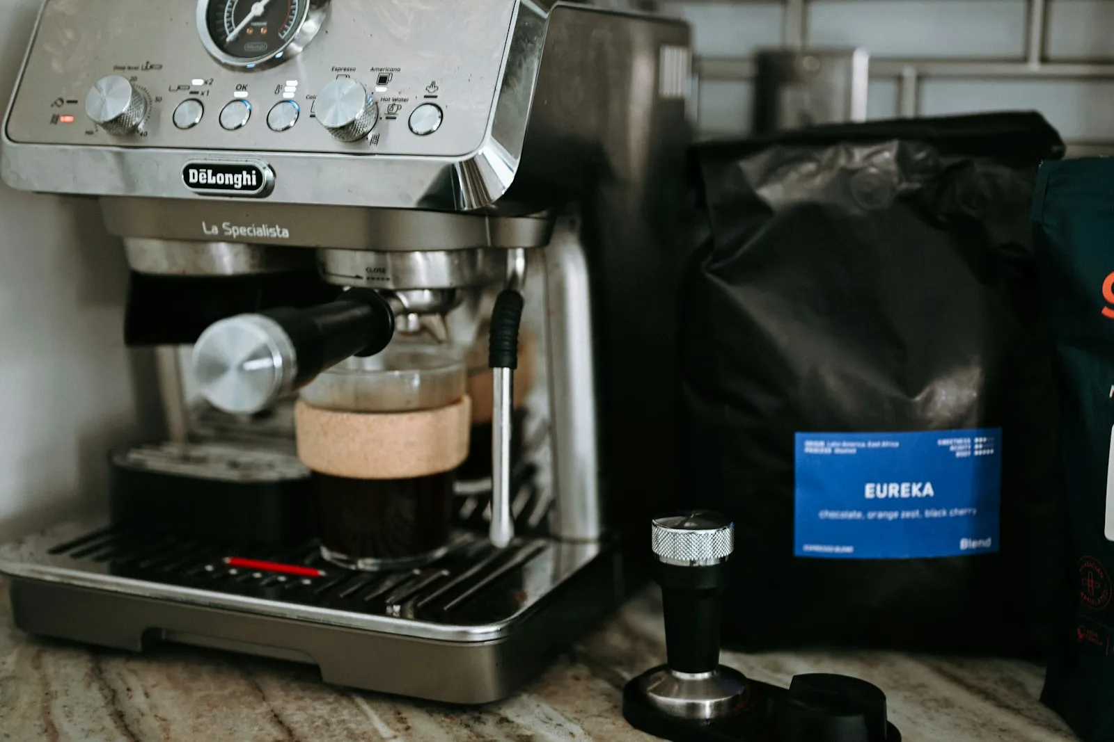 Accesorios para espresso imprescindibles (y los que no lo son)